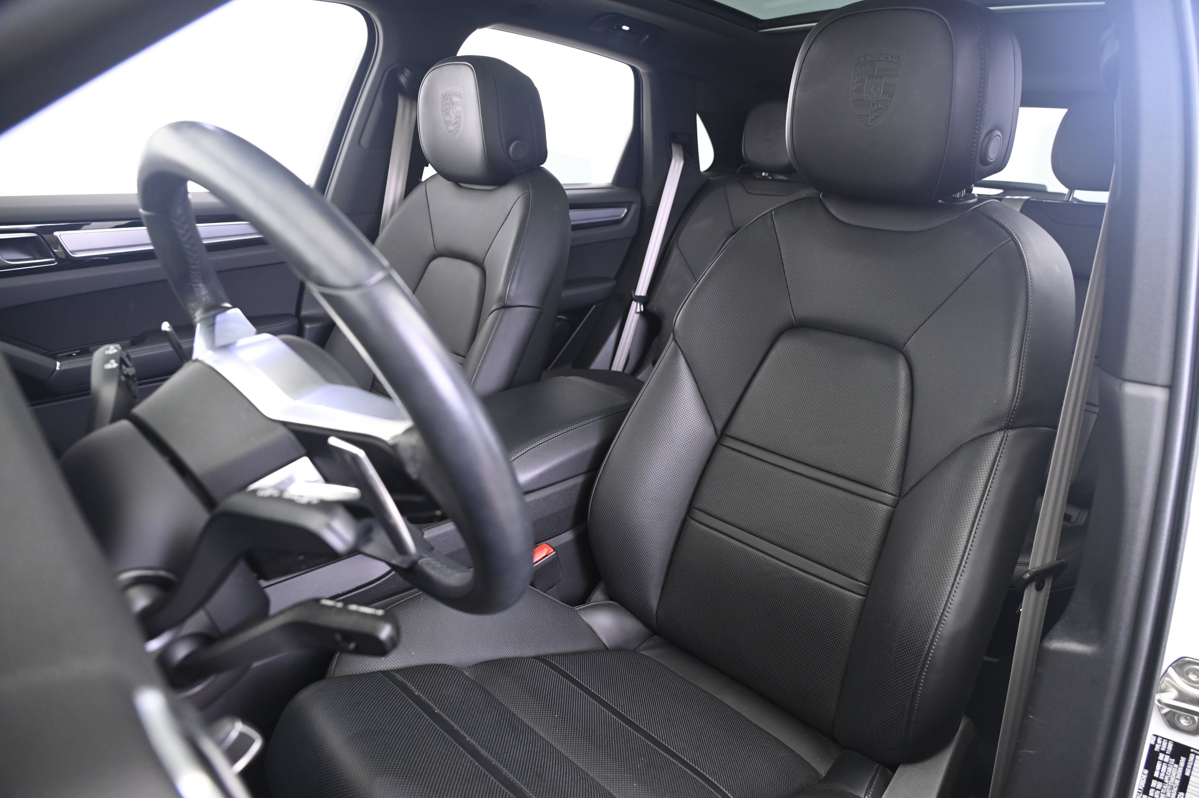 Certified 2023 Porsche Cayenne AWD/4WD image 5
