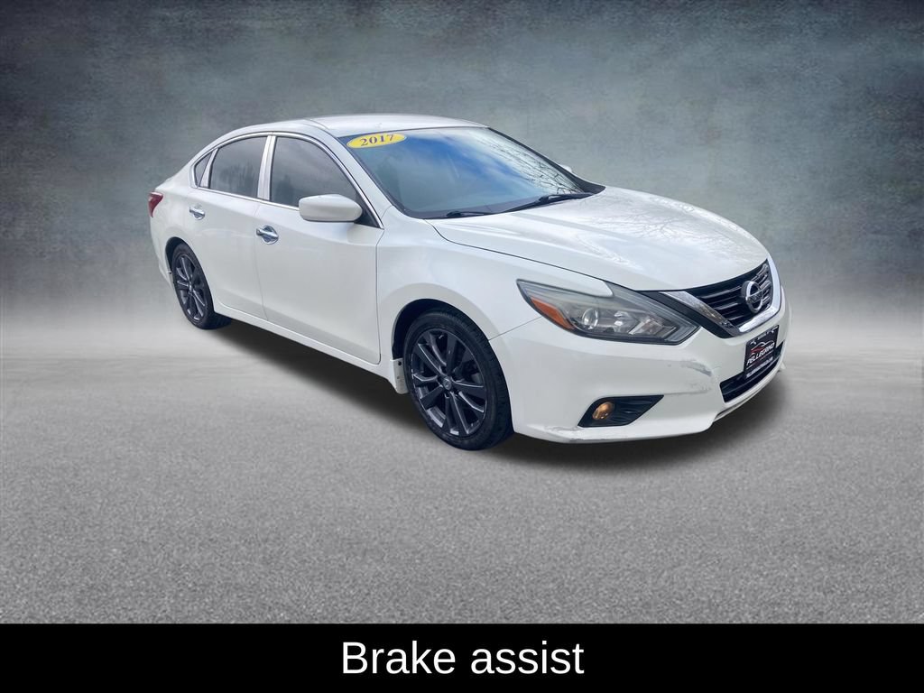 Used 2017 Nissan Altima 2.5 SR FWD image 9
