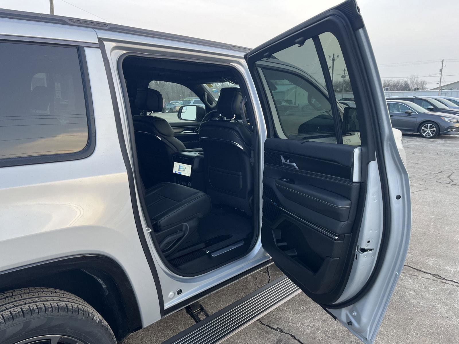 New 2026 Jeep Grand Wagoneer L Summit w/ Premium Group III image 36