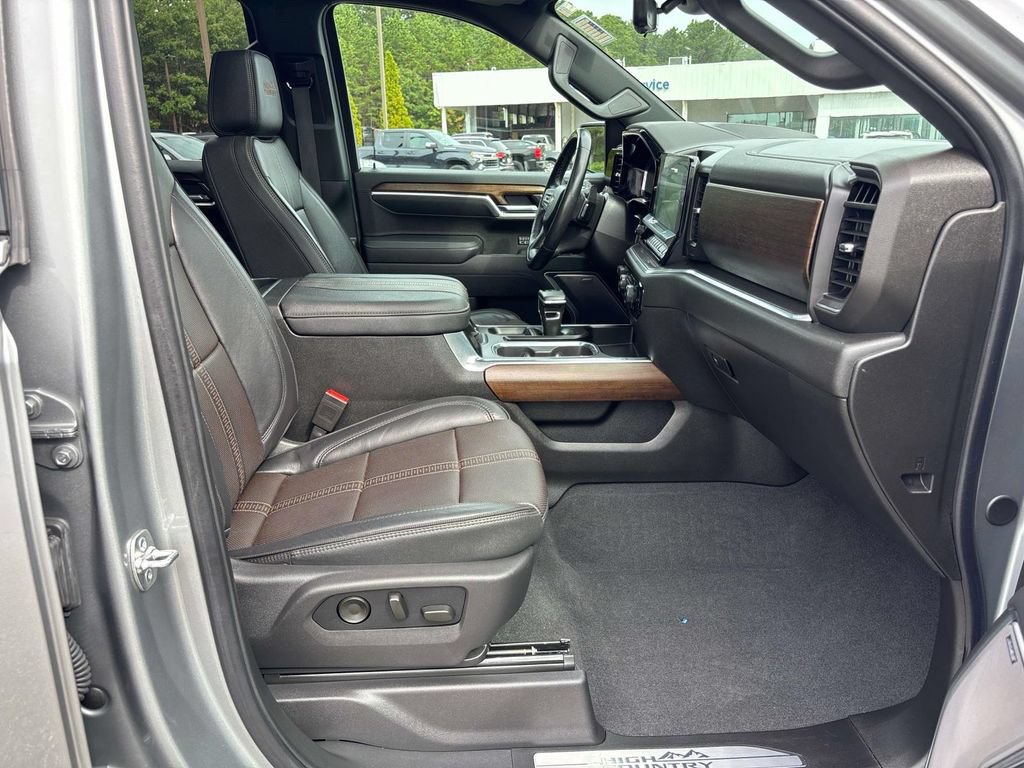 Used 2025 Chevrolet Silverado 1500 High Country AWD/4WD image 21