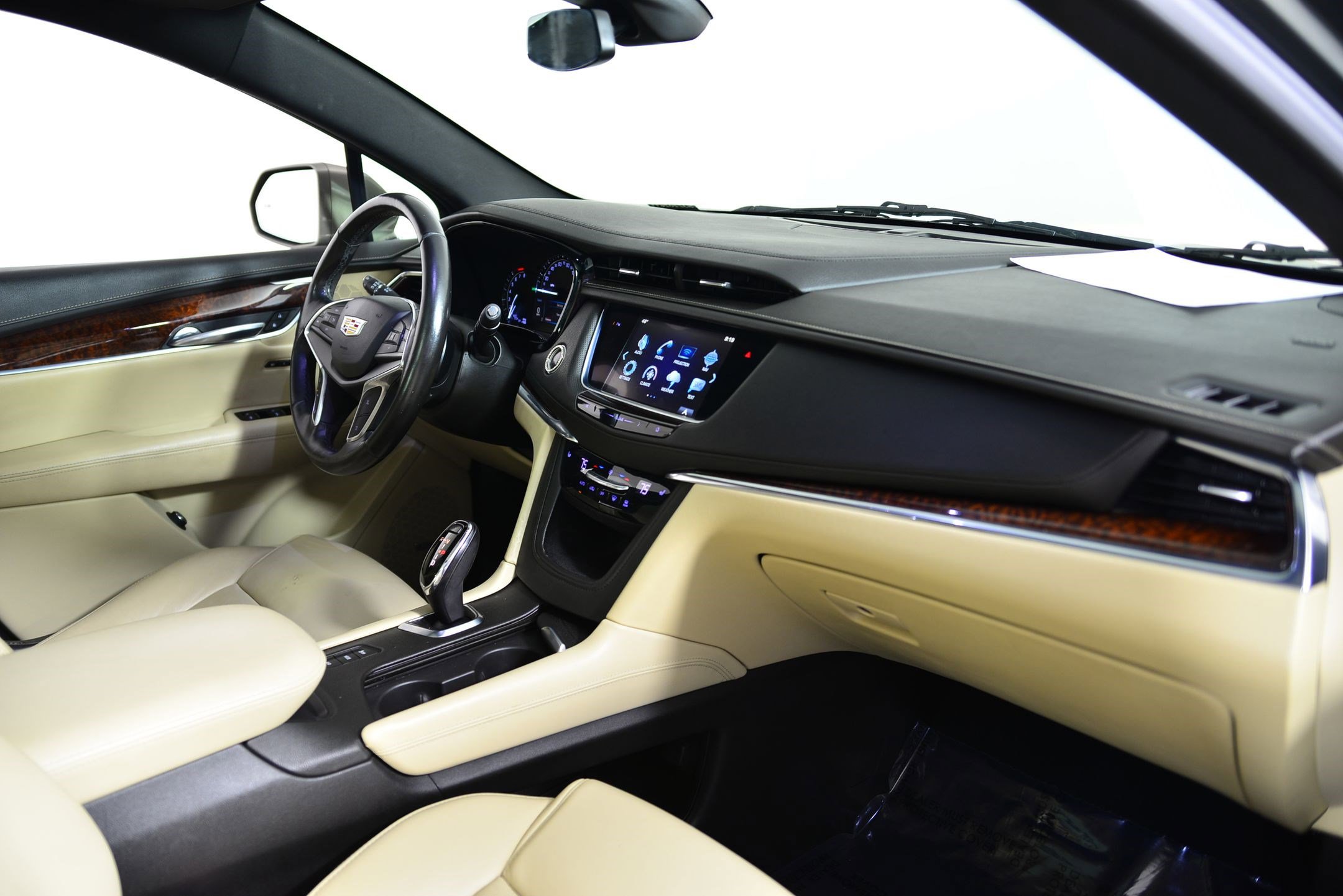 Used 2018 Cadillac XT5 Luxury w/ Driver Awareness Package image 20