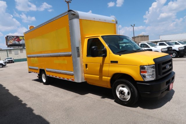 Used 2022 Ford E-350 and Econoline 350 Super Duty RWD image 3