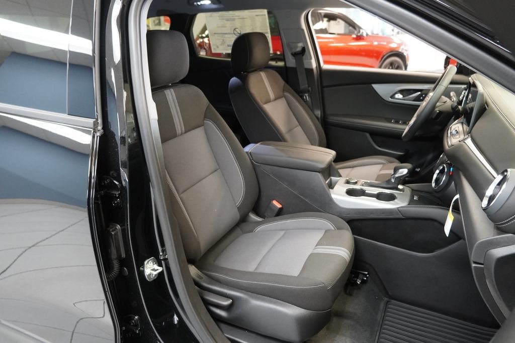 New 2026 Chevrolet Blazer LT w/ Convenience Package FWD image 24