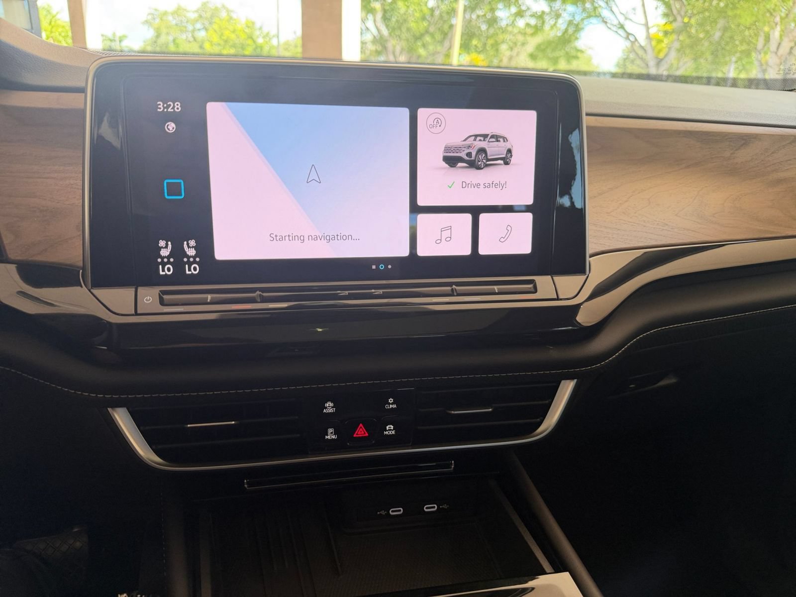 Used 2026 Volkswagen Atlas SE FWD image 14