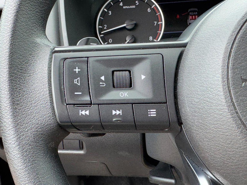 Used 2024 Nissan Rogue S AWD/4WD image 18