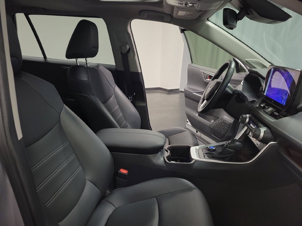 Used 2023 Toyota RAV4 Limited AWD/4WD image 34