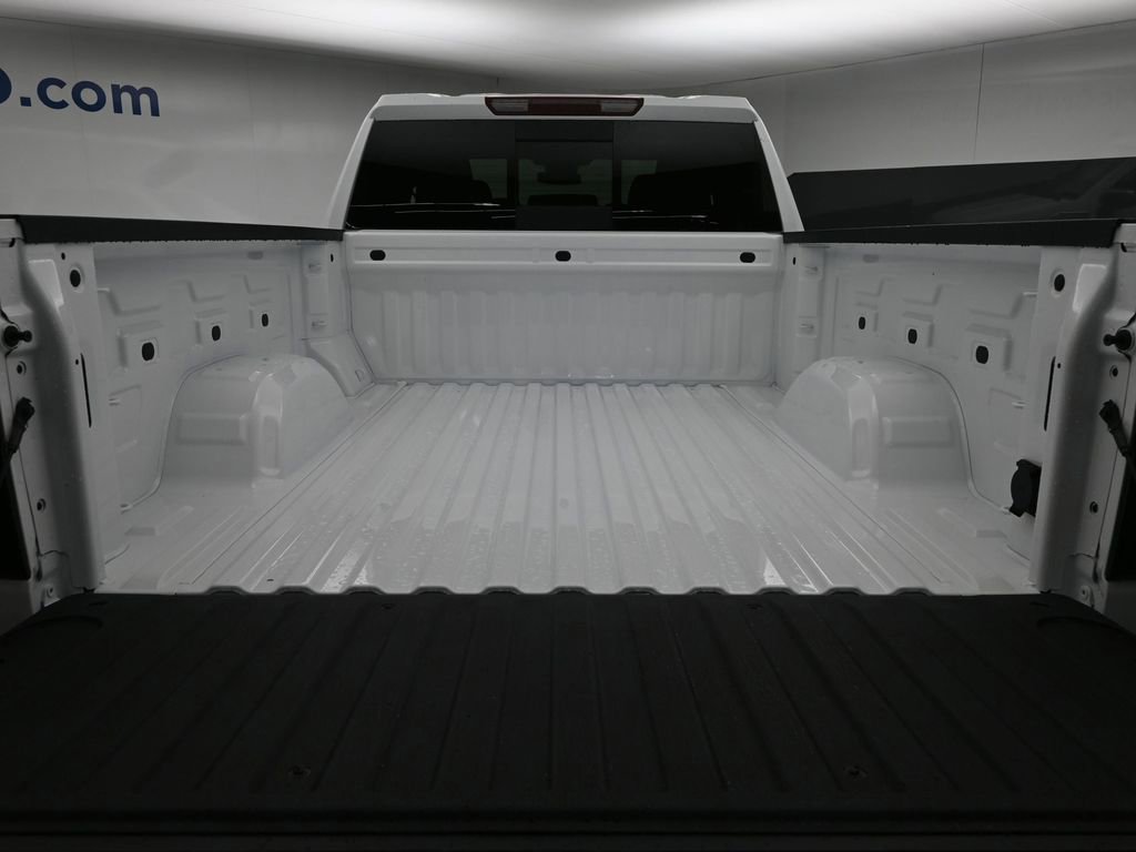 New 2026 GMC Sierra 1500 SLE w/ Preferred Package image 9