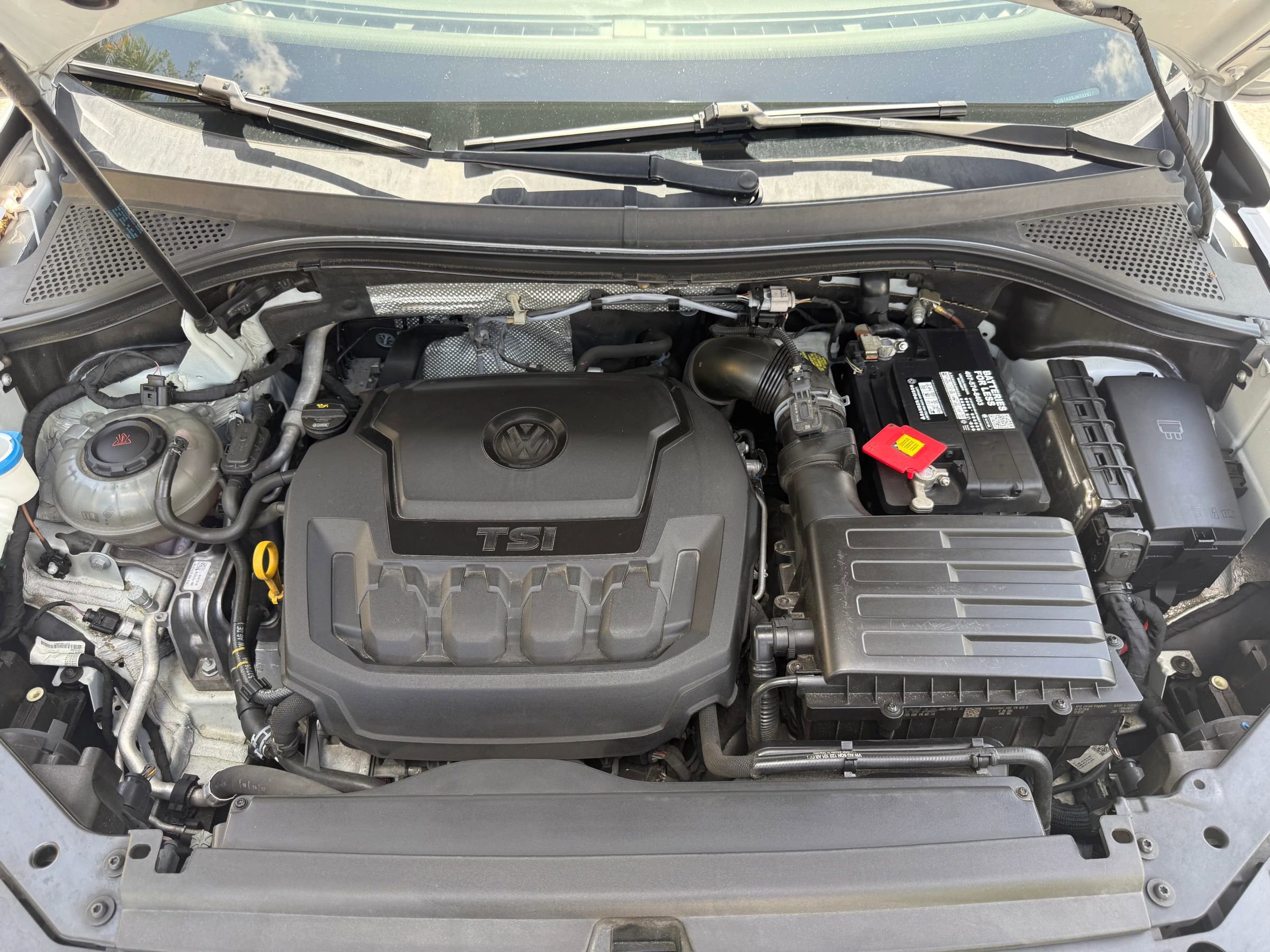 Used 2018 Volkswagen Tiguan SE w/ Panoramic Sunroof Package FWD image 8