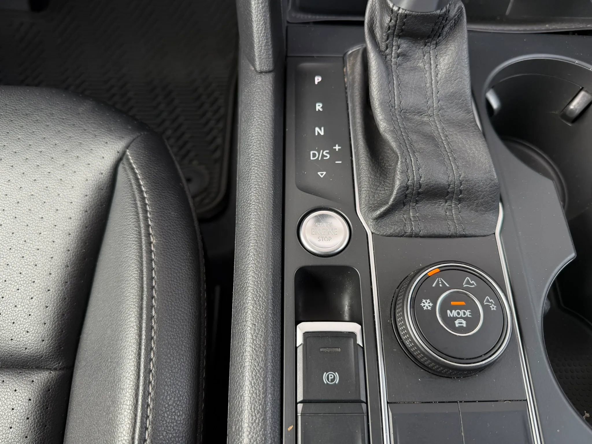 Used 2019 Volkswagen Atlas SE w/ Panoramic Sunroof Package image 24