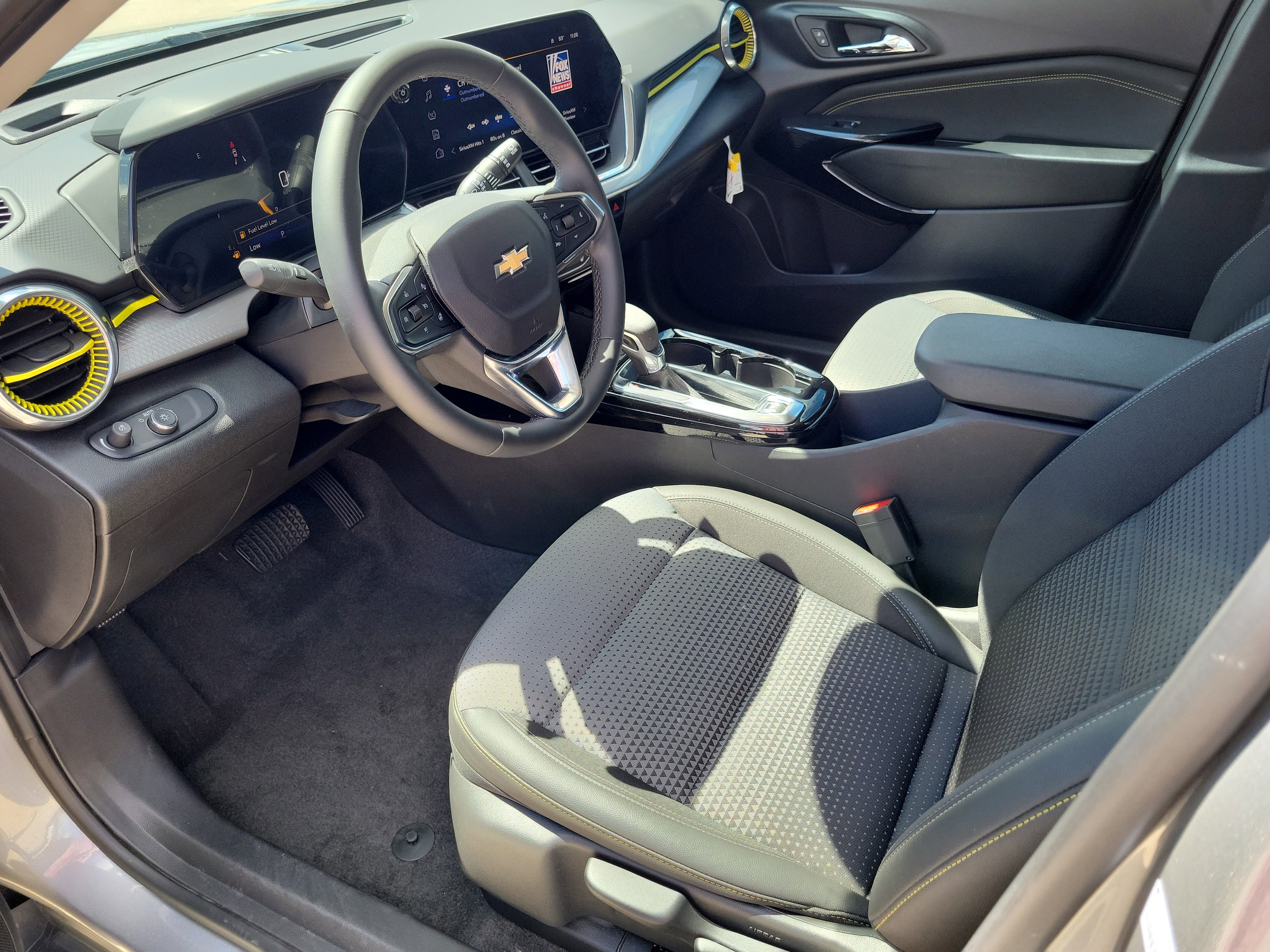 Used 2025 Chevrolet Trax LT w/ Driver Confidence Package image 14