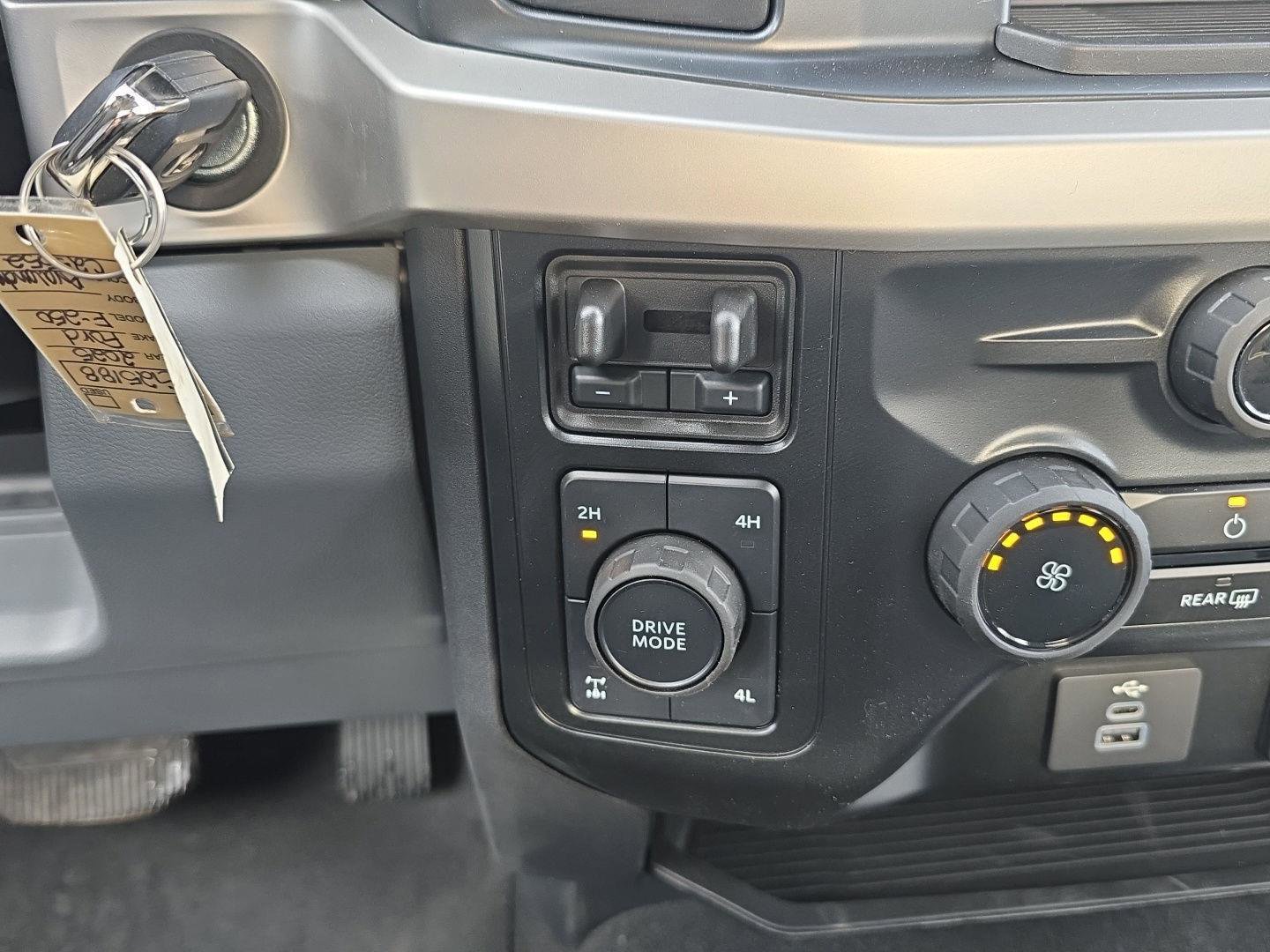New 2025 Ford F250 XLT w/ 360-Degree Camera Package AWD/4WD image 29