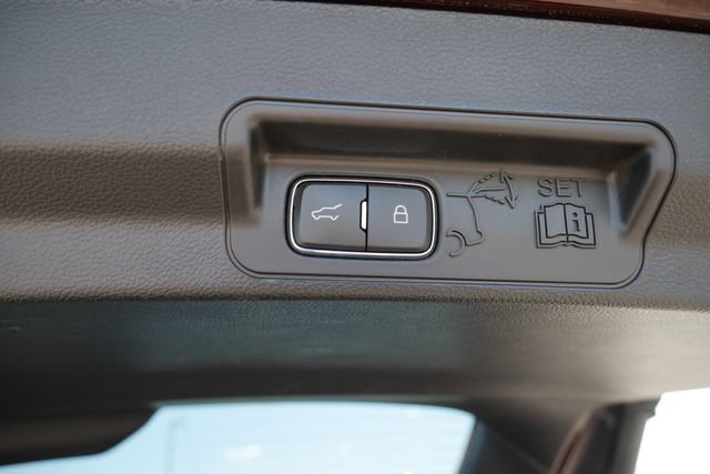 Used 2022 Ford Explorer XLT w/ Equipment Group 202A AWD/4WD image 12