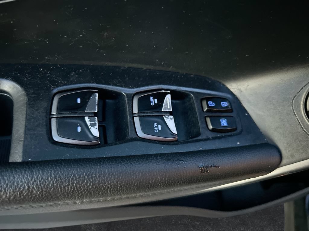 Used 2018 Hyundai Santa Fe Sport w/ 2.4L Tech Package 04 AWD/4WD image 14