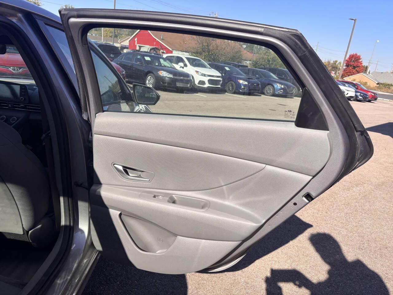 Used 2025 Hyundai Elantra SE FWD image 24