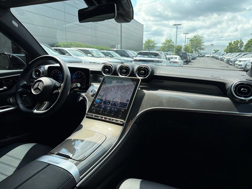 Used 2025 Mercedes-Benz GLC 300 4MATIC image 12