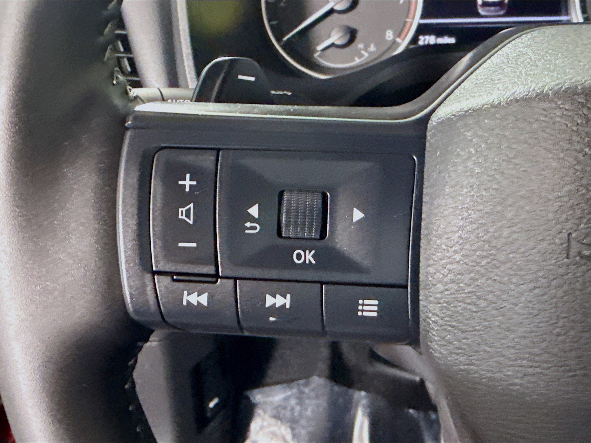 Used 2026 Nissan Rogue SV image 14