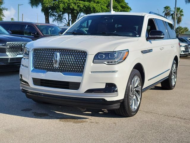 Certified 2023 Lincoln Navigator Reserve AWD/4WD image 3
