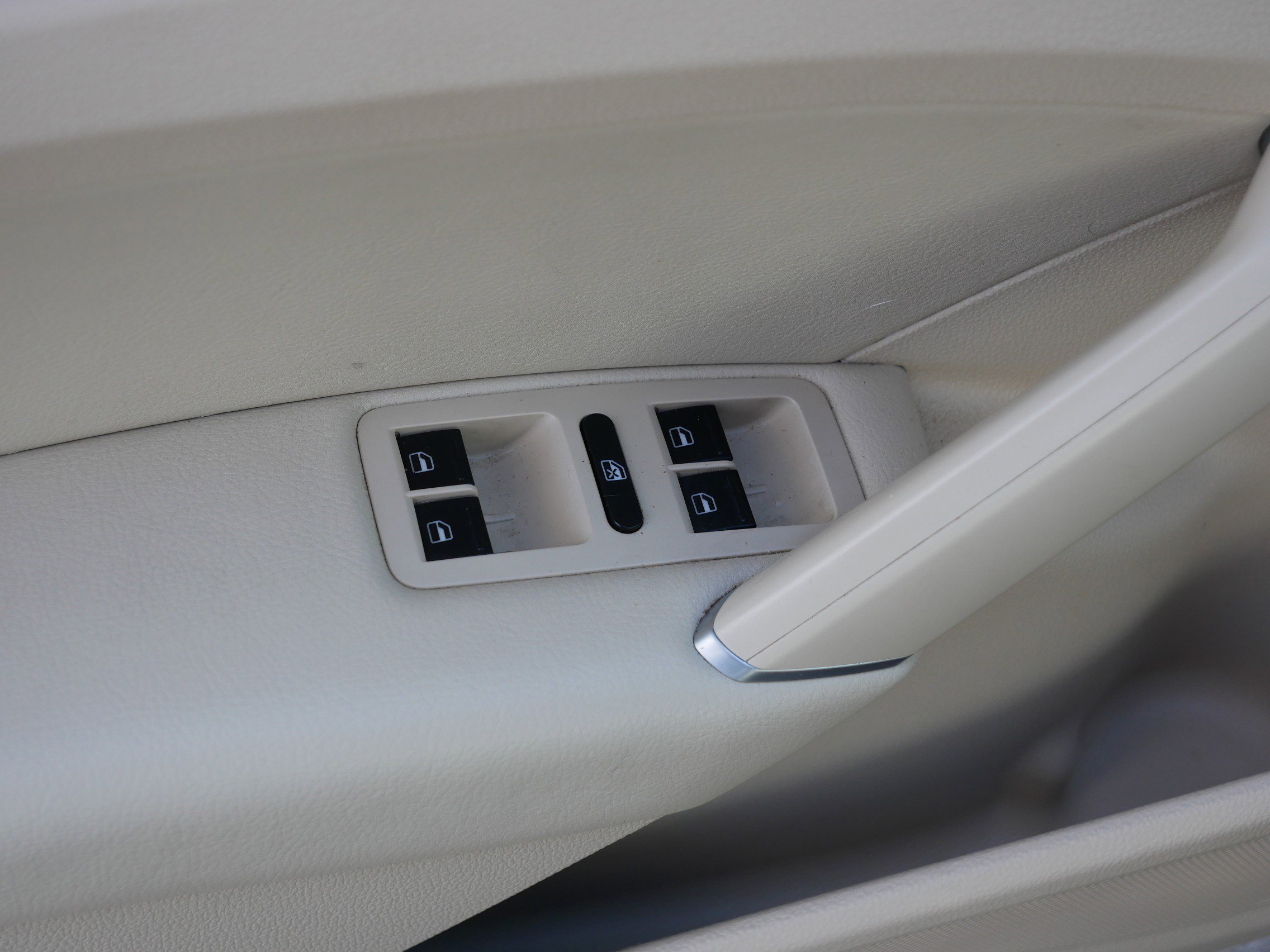 Used 2018 Volkswagen Passat 2.0T SE image 19