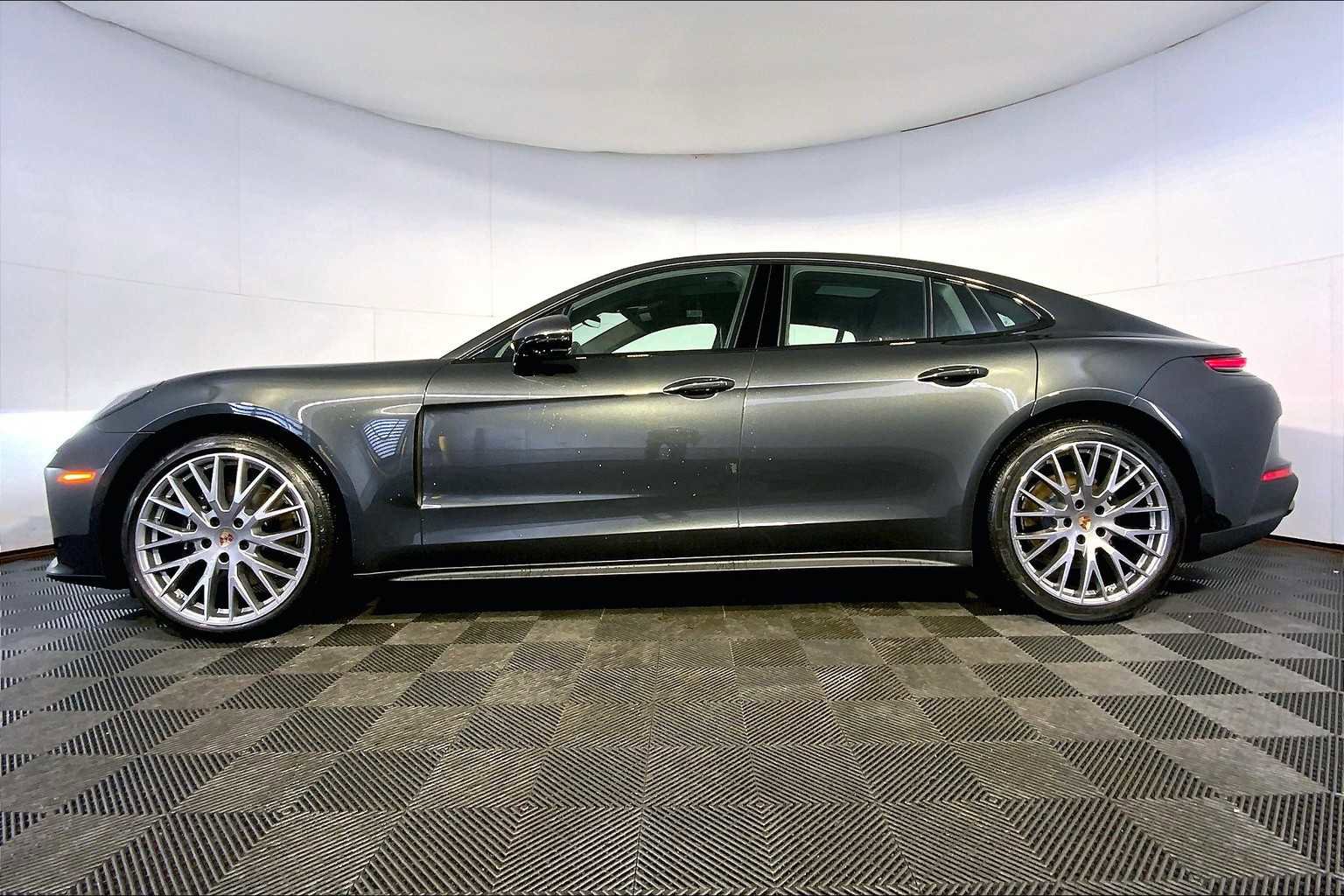 New 2026 Porsche Panamera 4 image 2
