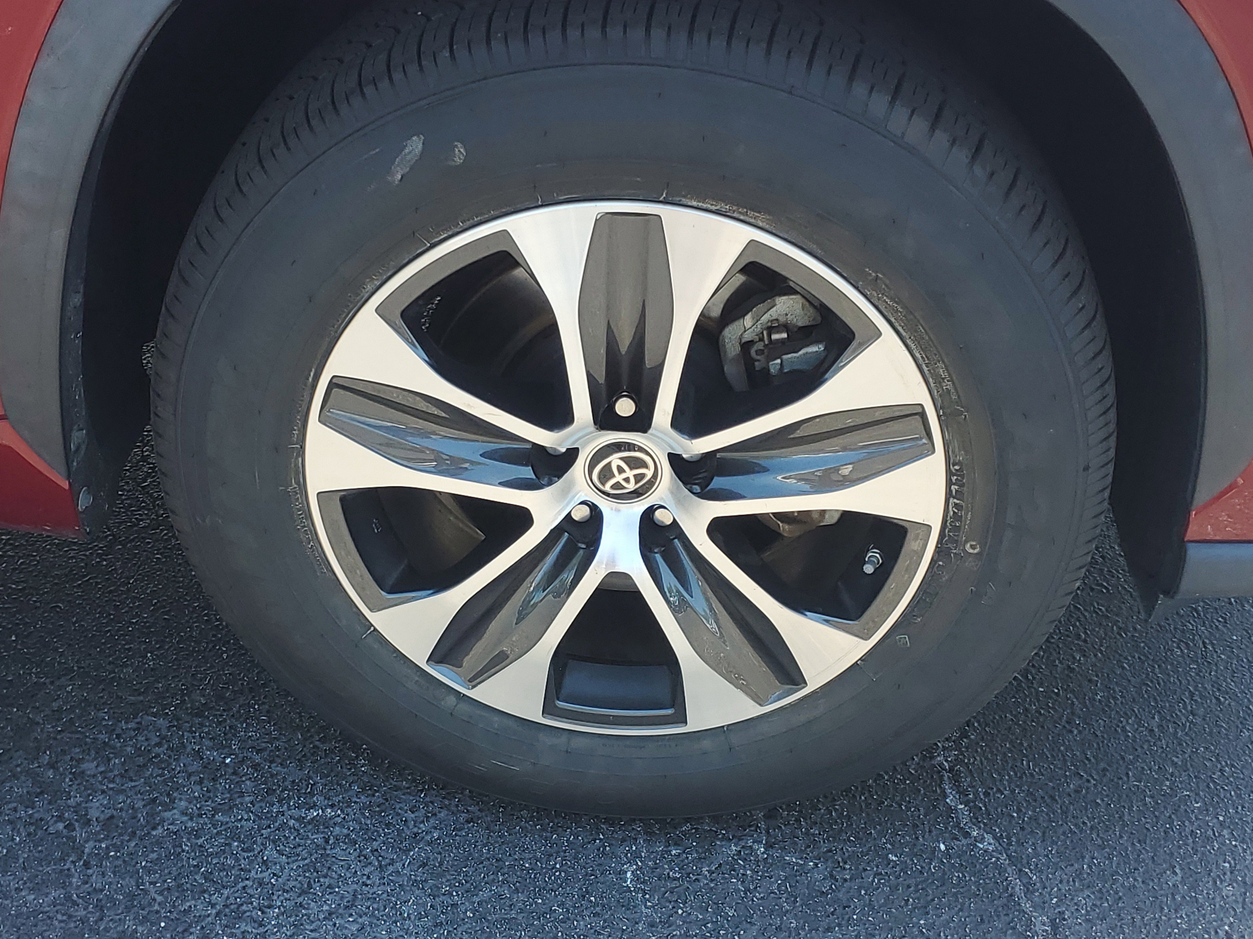 Used 2022 Toyota Highlander XLE FWD image 7