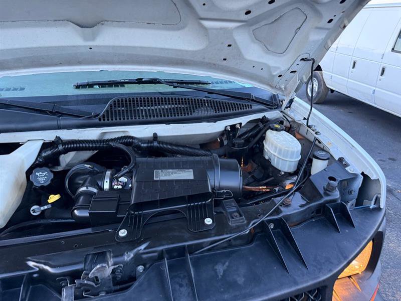 Used 2011 Chevrolet Express 2500 image 40