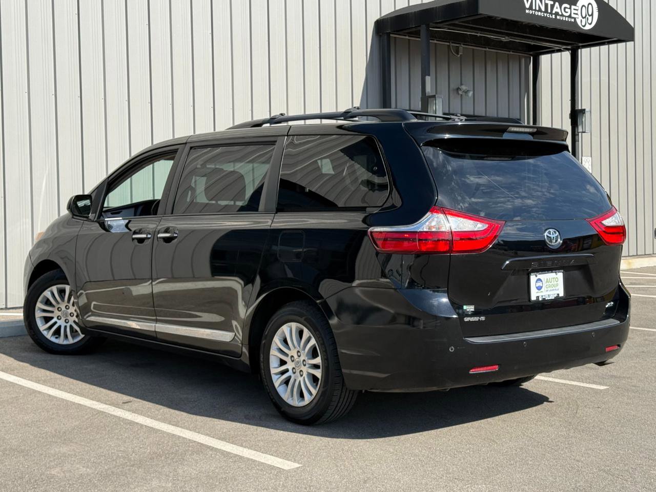 Used 2017 Toyota Sienna XLE w/ XLE Navigation Package image 7