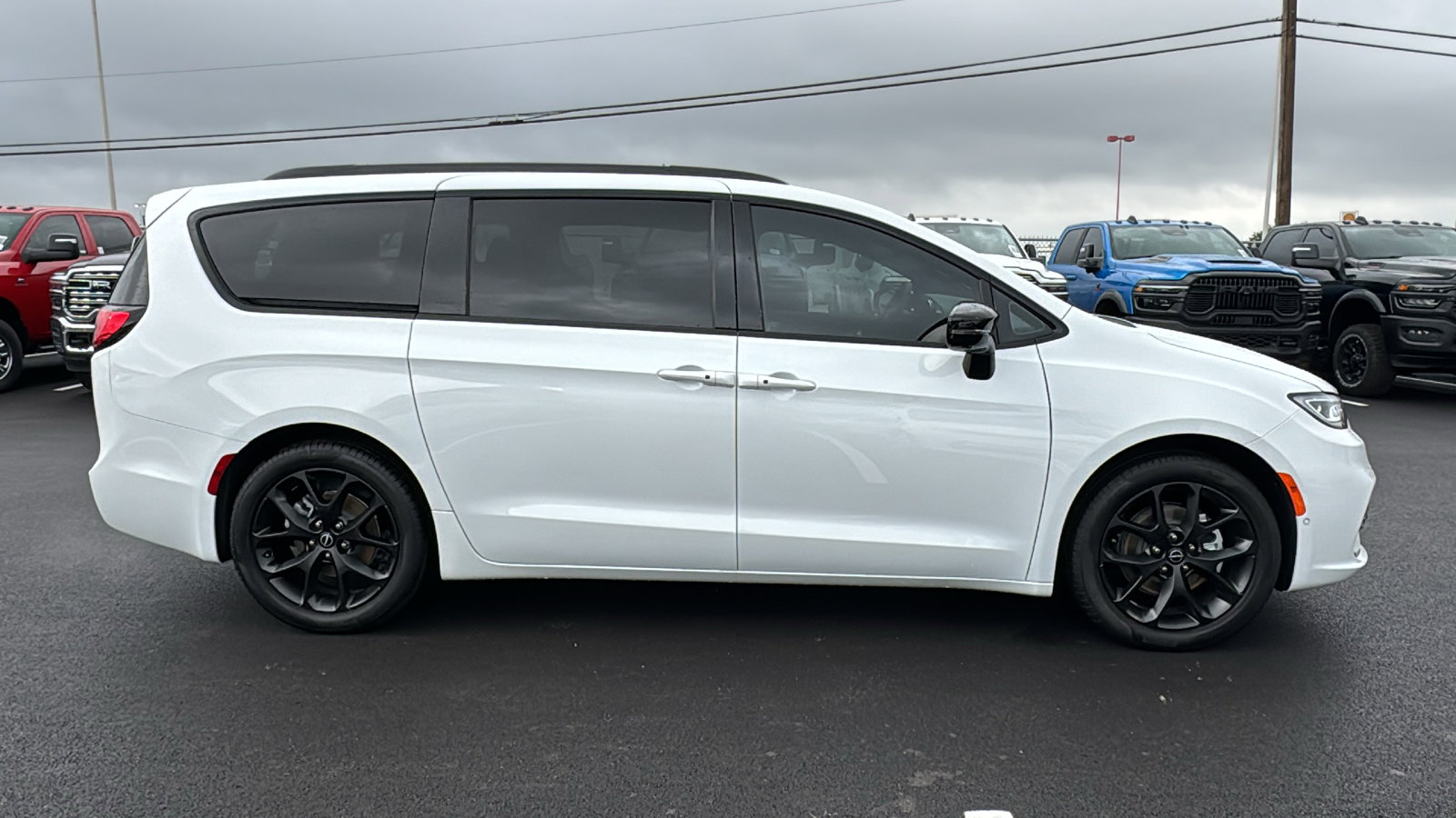New 2026 Chrysler Pacifica Limited FWD image 4