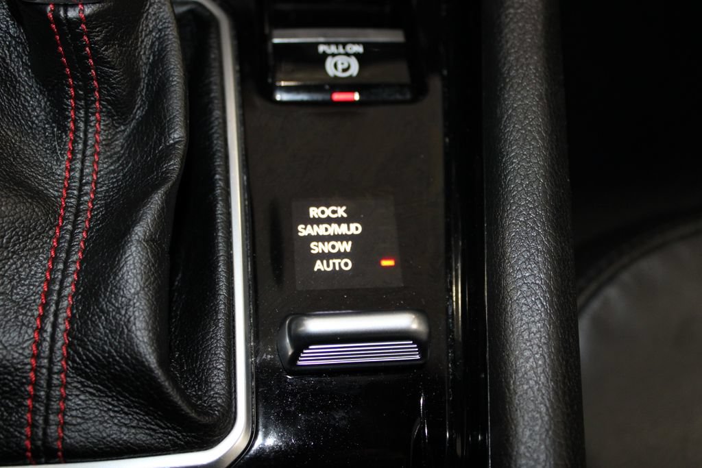 Used 2025 Jeep Compass Trailhawk AWD/4WD image 39