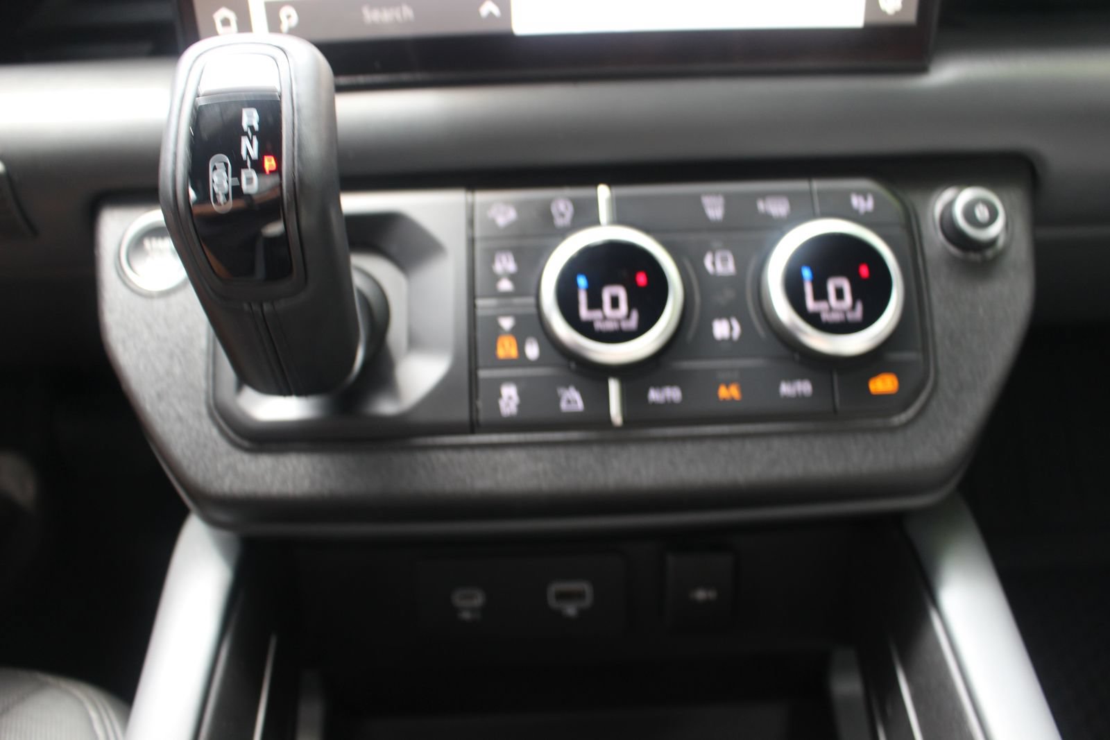 Used 2023 Land Rover Defender 130 X-Dynamic SE AWD/4WD image 44