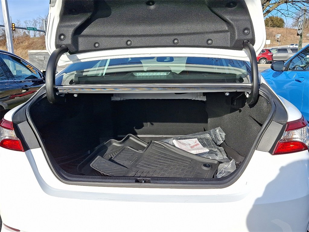 Used 2019 Toyota Camry SE image 30