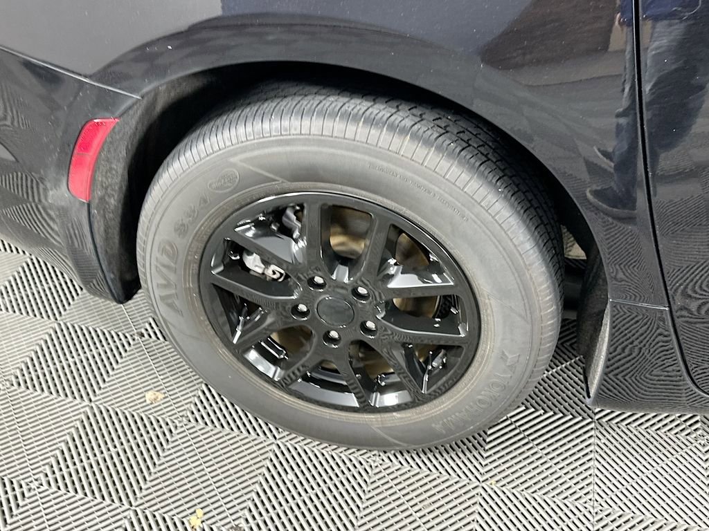 Certified 2024 Chrysler Pacifica Touring-L image 41