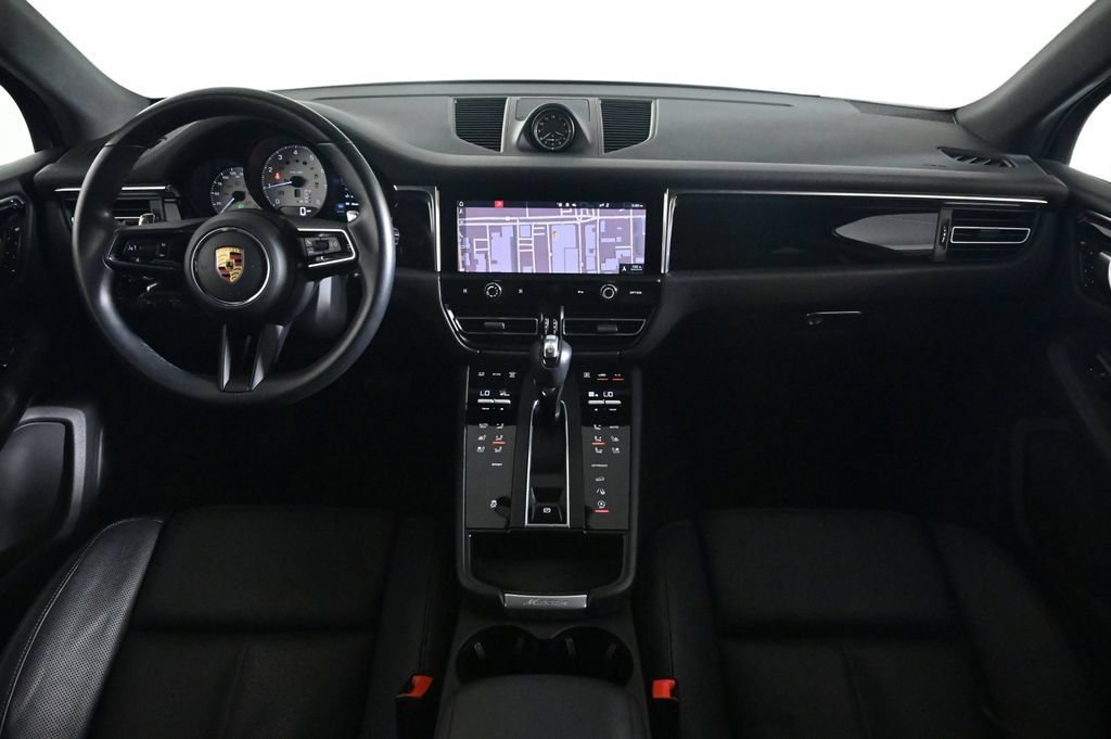 Certified 2023 Porsche Macan AWD/4WD image 11