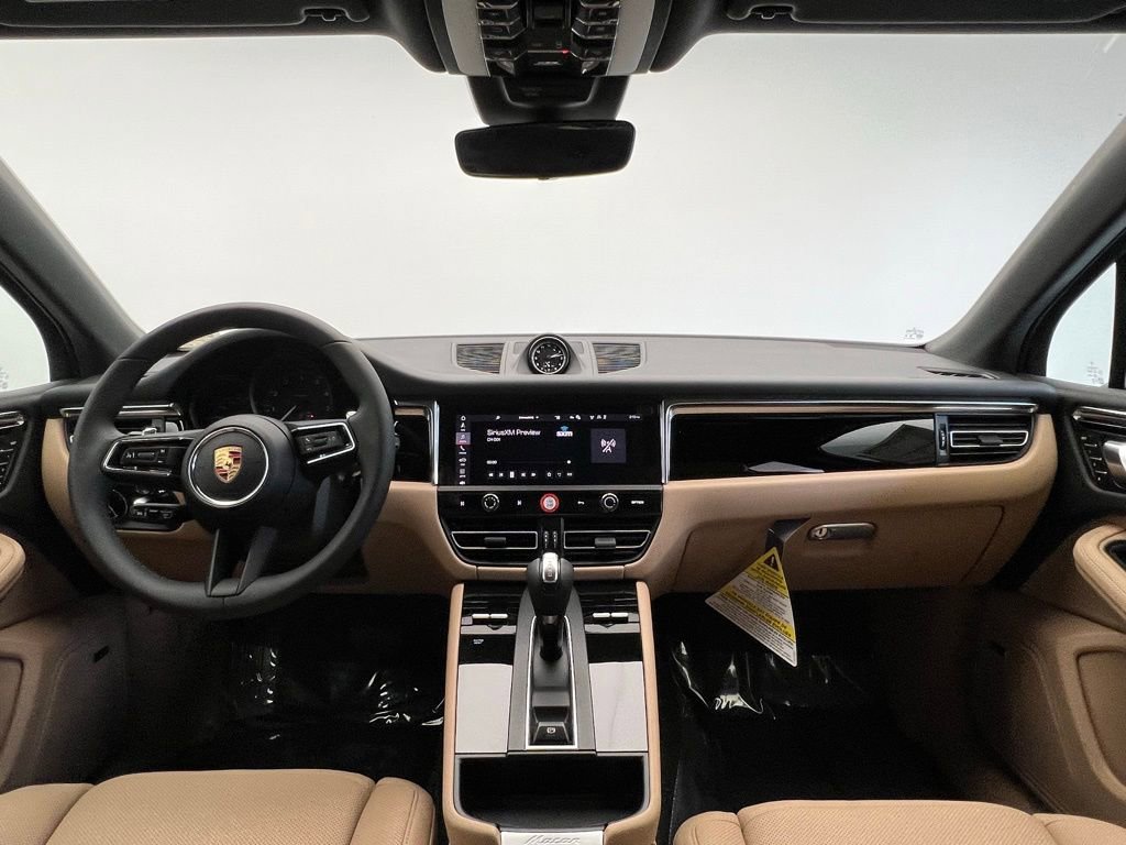Certified 2025 Porsche Macan image 6