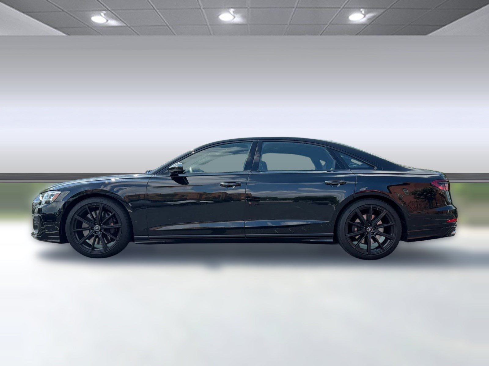 Used 2023 Audi S8 AWD/4WD image 2