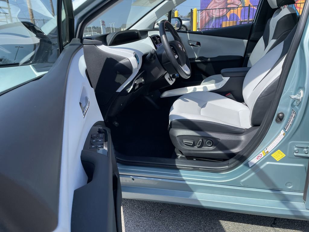 Used 2017 Toyota Prius Four w/ Advanced Technology Package image 14