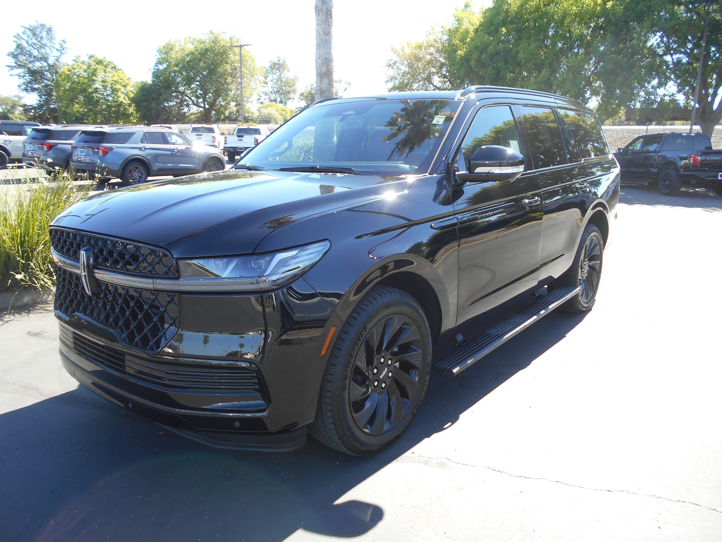 Used 2026 Lincoln Navigator Reserve w/ Jet Appearance Package AWD/4WD image 1