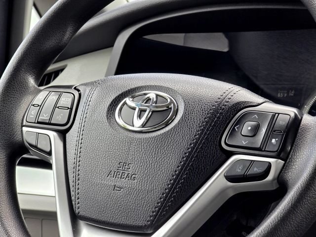 Used 2019 Toyota Sienna LE w/ LE Preferred Package FWD image 13