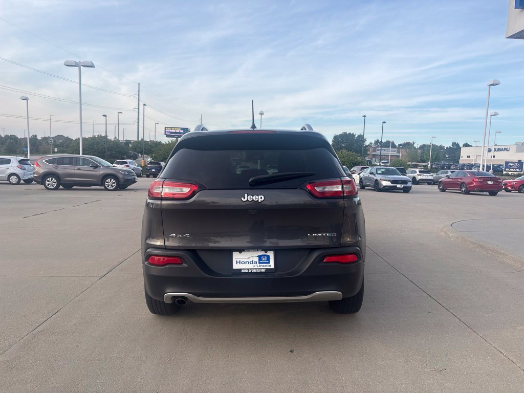 Used 2017 Jeep Cherokee Limited AWD/4WD image 6