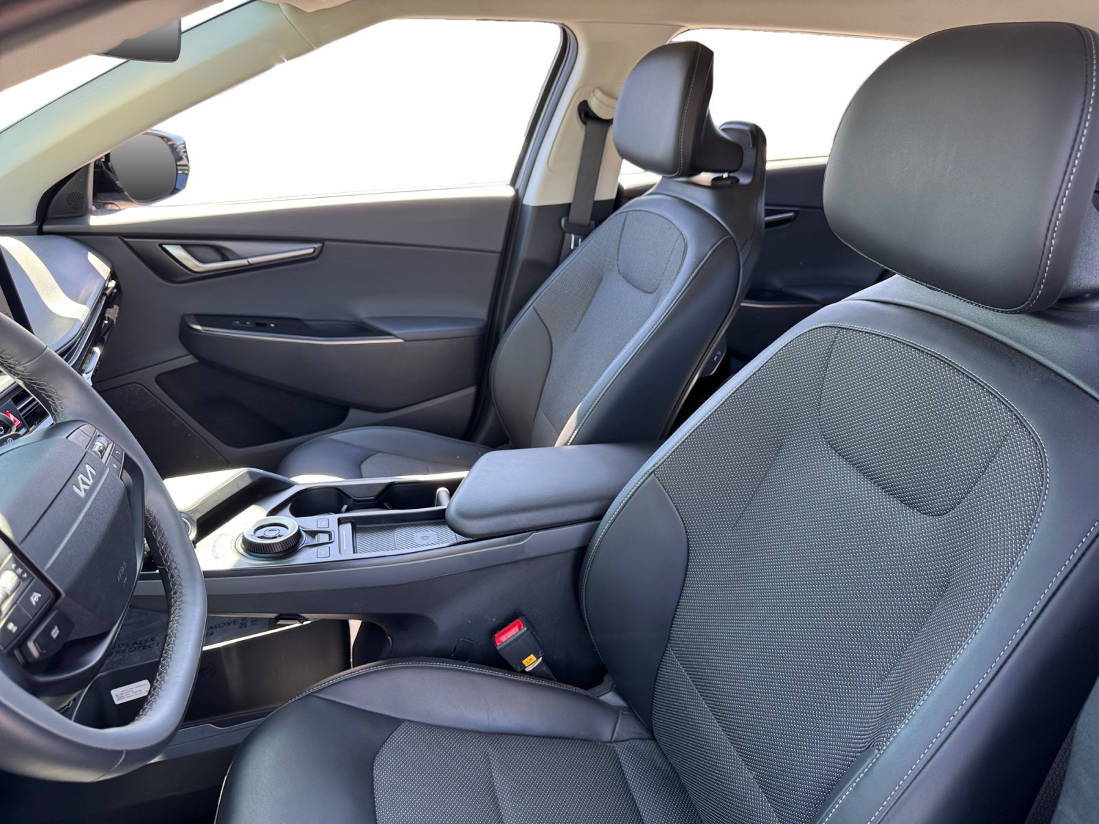 Used 2025 Kia EV6 Light w/ Light LR Technology Package RWD image 9