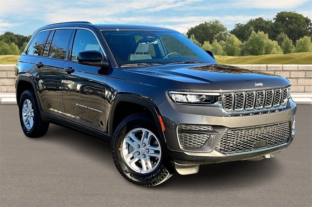 New 2025 Jeep Grand Cherokee Laredo w/ Luxury Tech Group I image 2