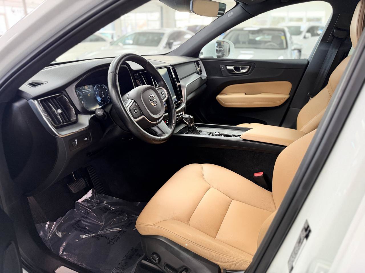 Used 2020 Volvo XC60 T5 Momentum AWD/4WD image 10