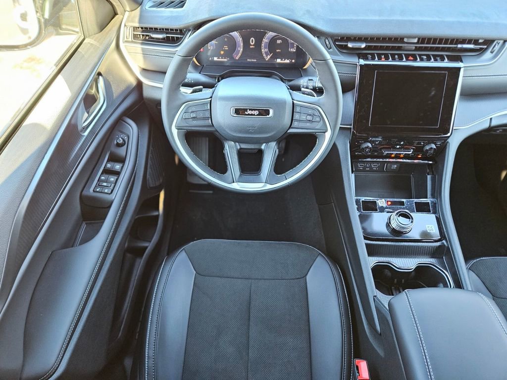 New 2025 Jeep Grand Cherokee Altitude image 13