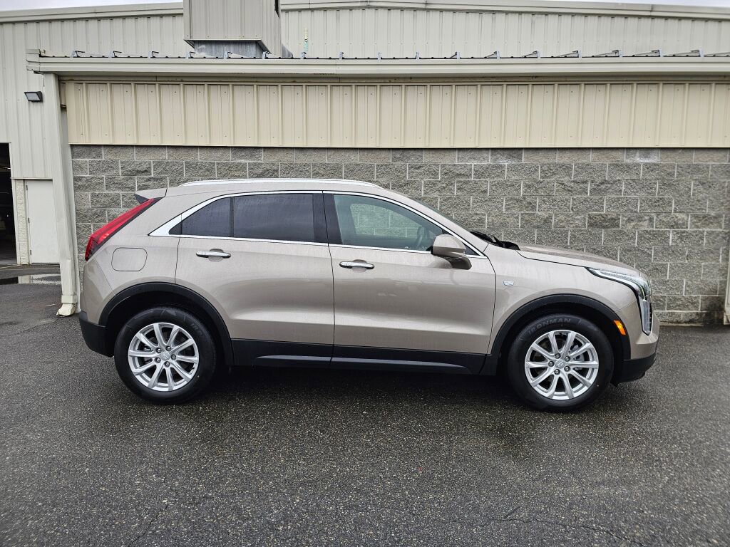 Certified 2023 Cadillac XT4 Luxury w/ Cold Weather Package image 9