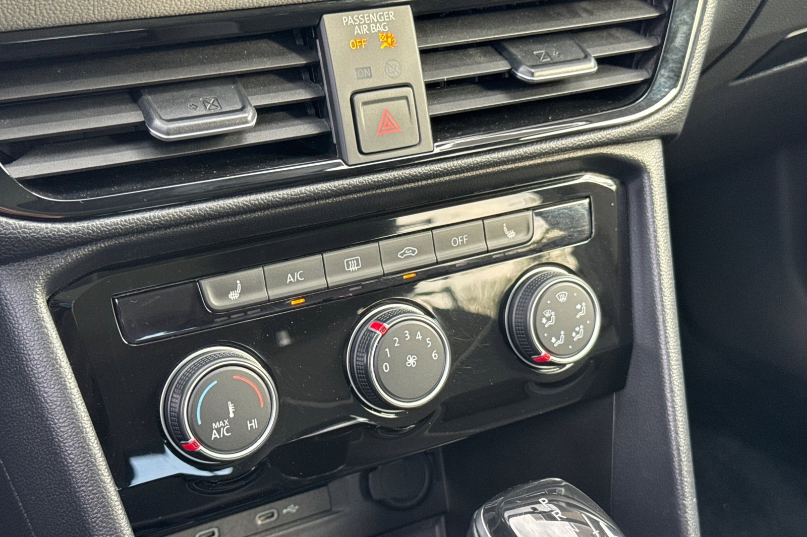 Used 2023 Volkswagen Taos SE w/ Panoramic Sunroof Package image 20