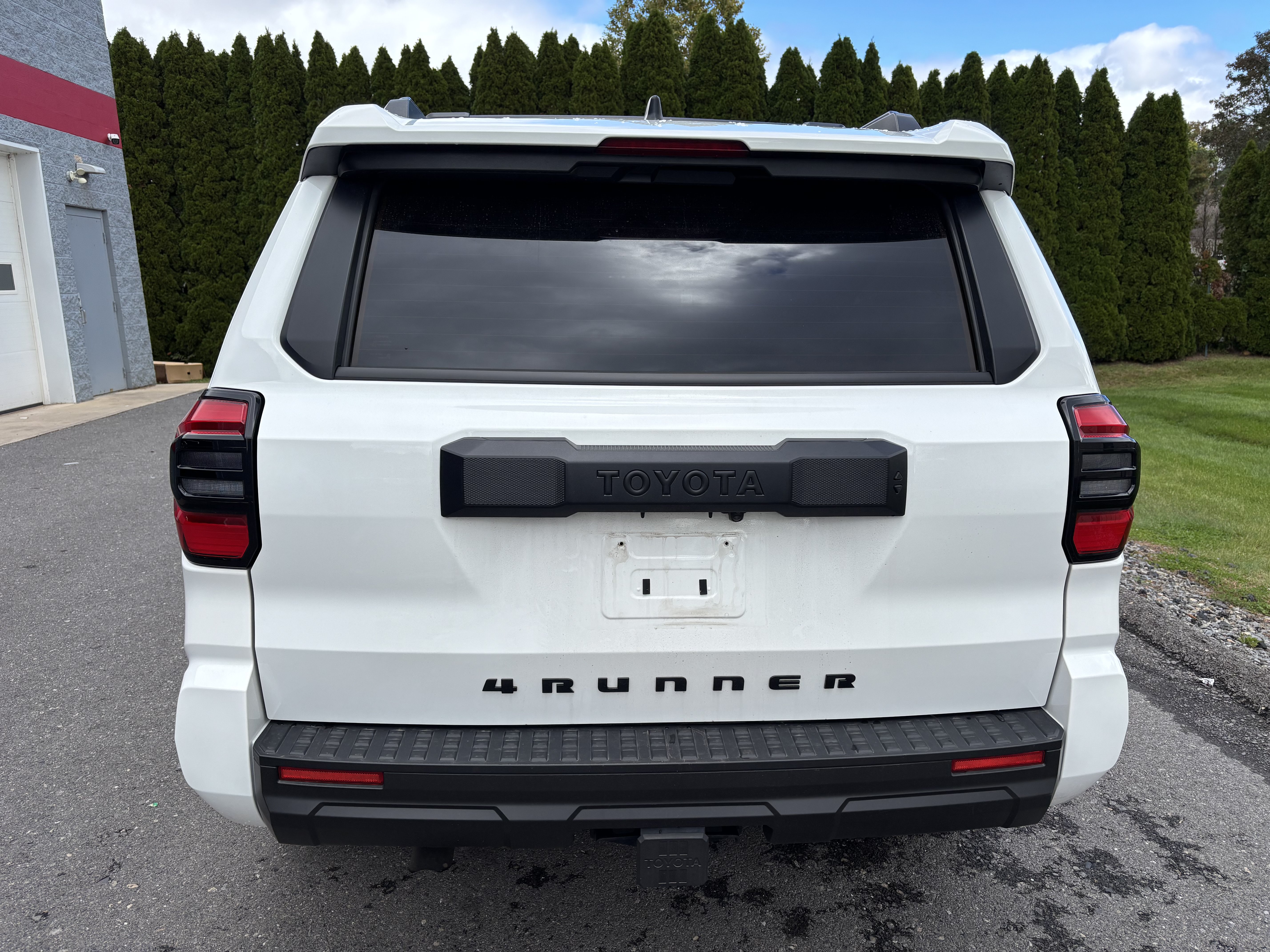 Certified 2025 Toyota 4Runner SR5 AWD/4WD image 4