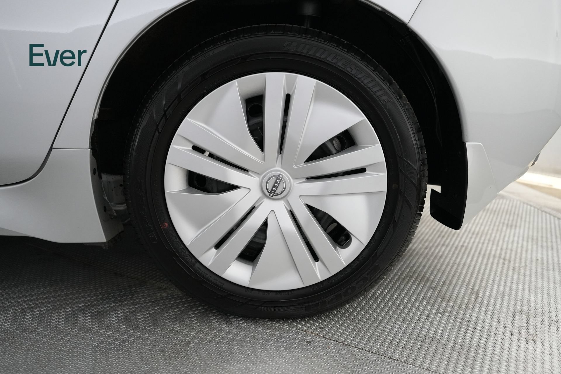 Used 2025 Nissan Leaf S FWD image 9