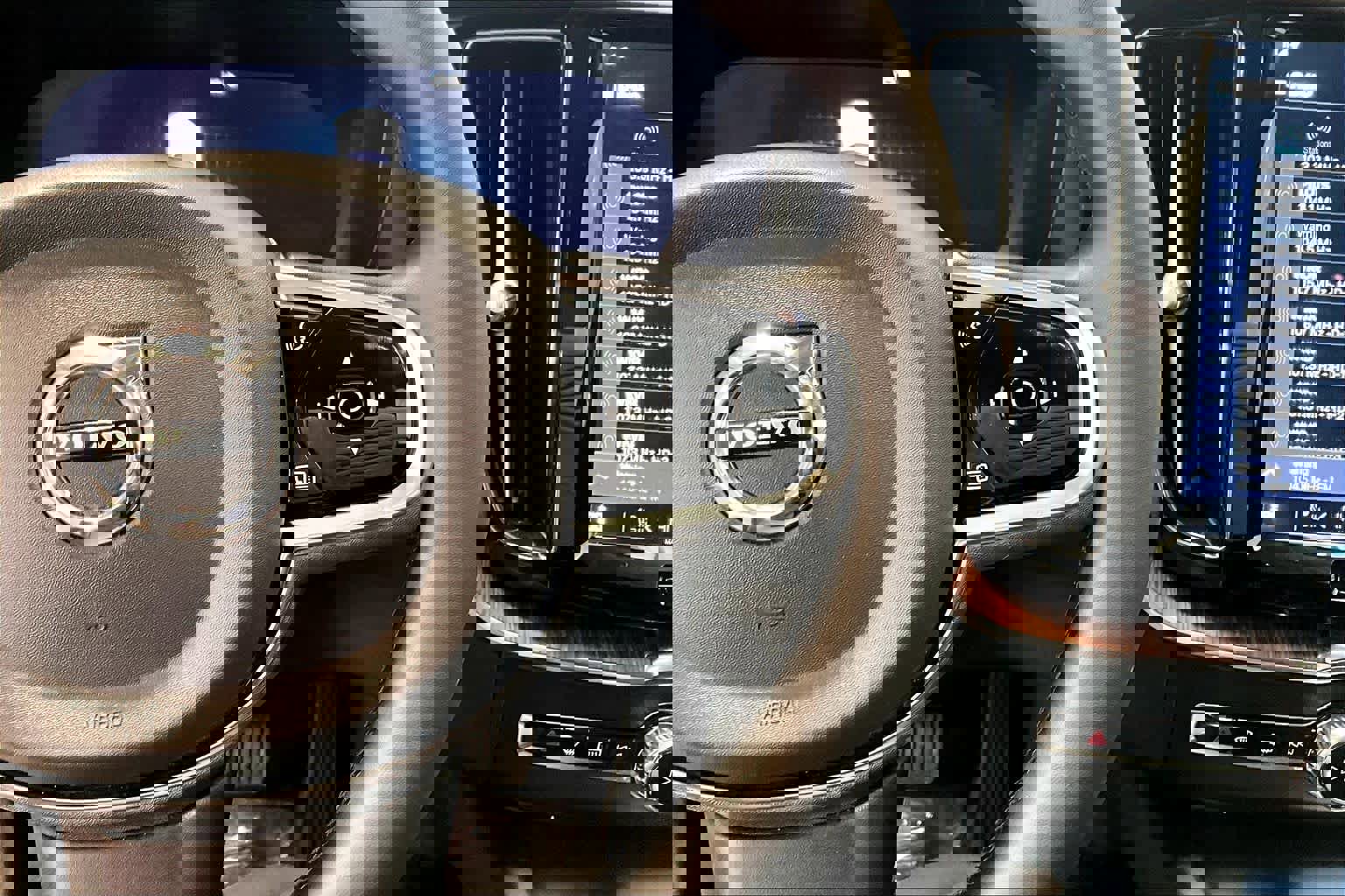 Used 2024 Volvo XC60 B5 Plus image 24