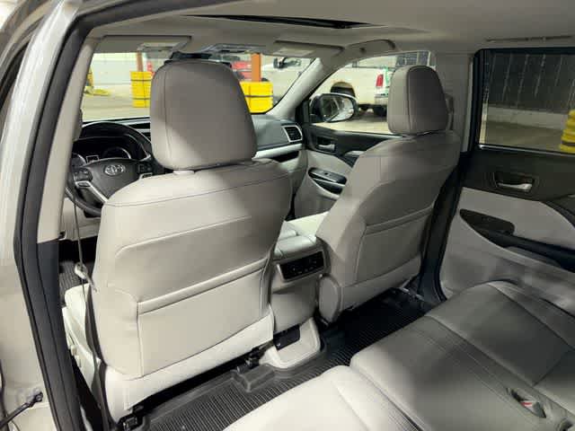 Certified 2017 Toyota Highlander XLE FWD image 30