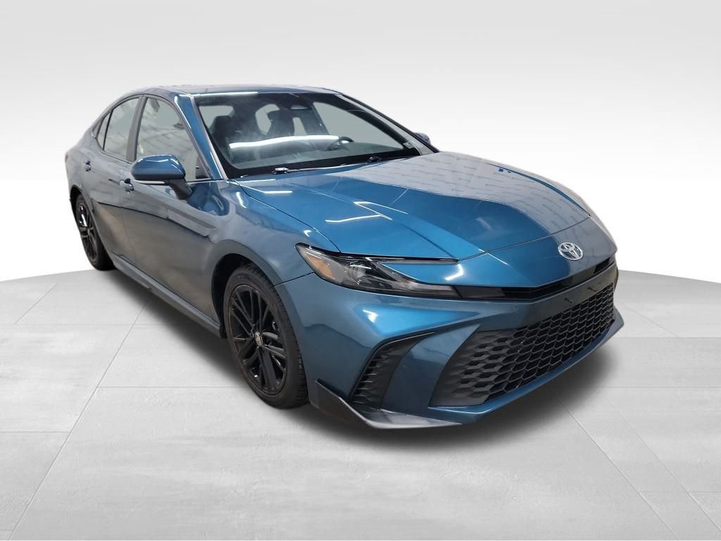 Used 2025 Toyota Camry SE image 2