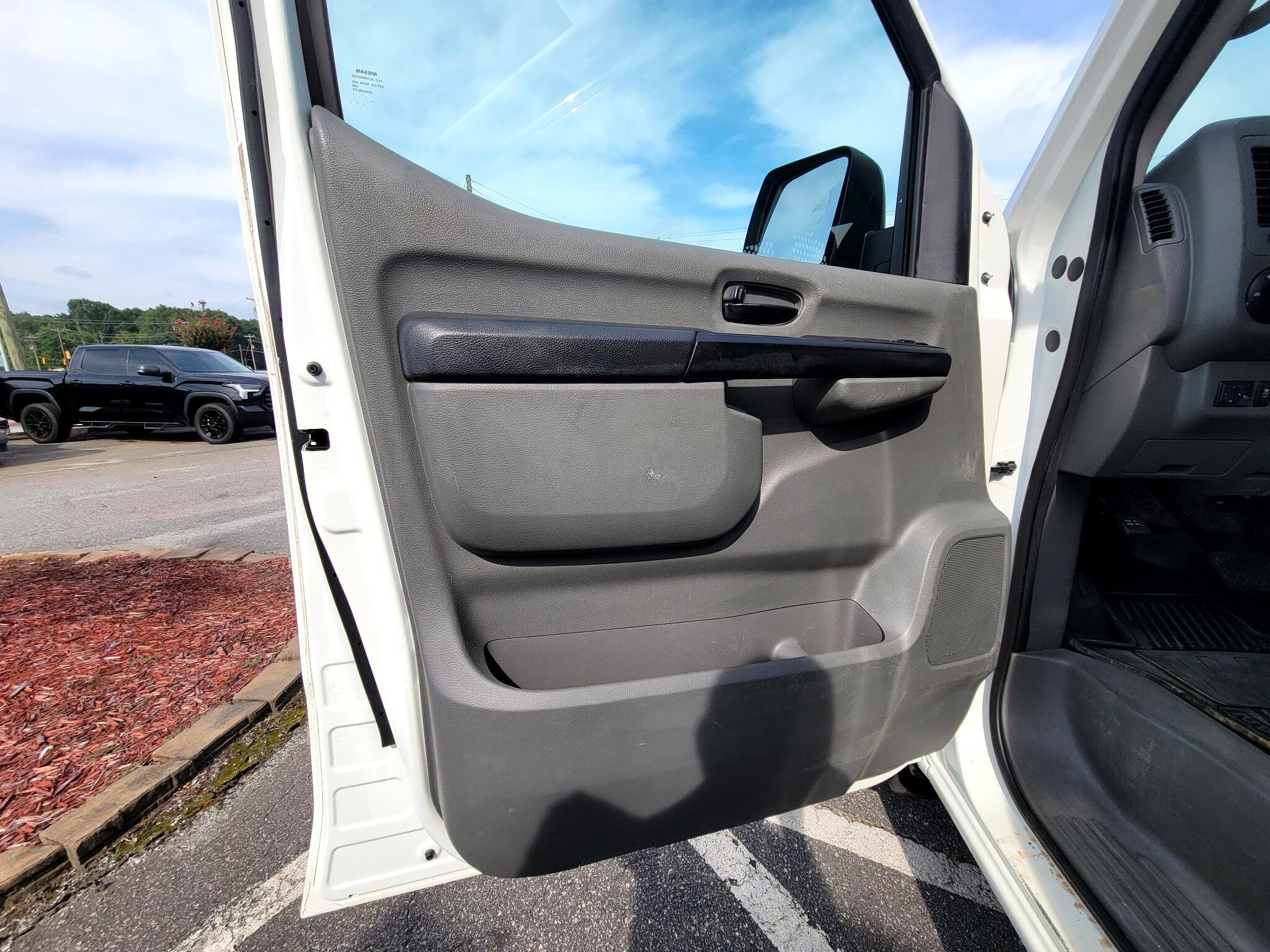 Used 2020 Nissan NV 2500 SV image 18